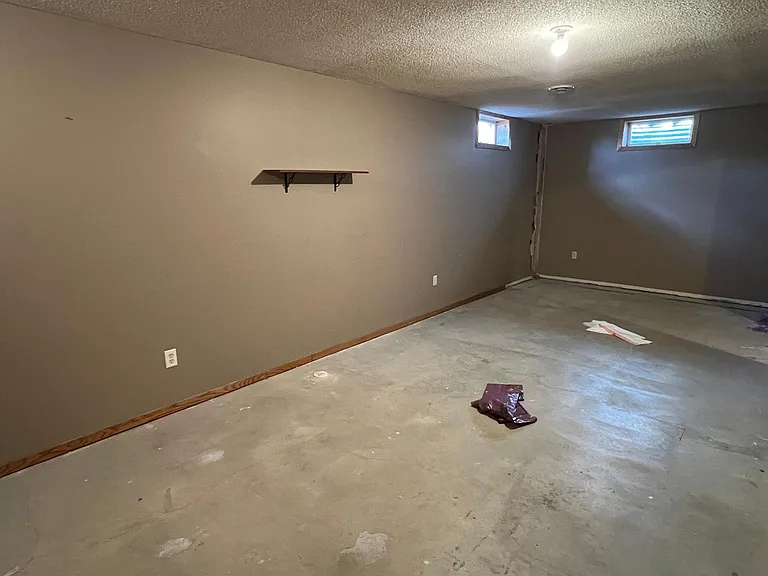 607 James St NE — Photo 19