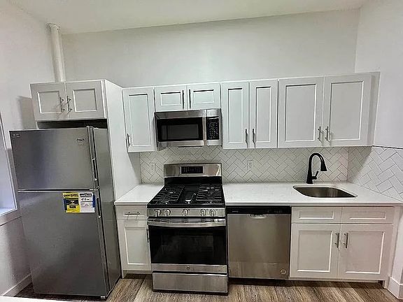 5th image of 240 Crown St APT 1T