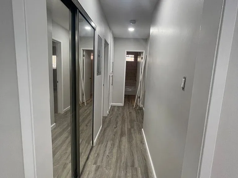 1020 S Sherbourne Dr — Photo 4