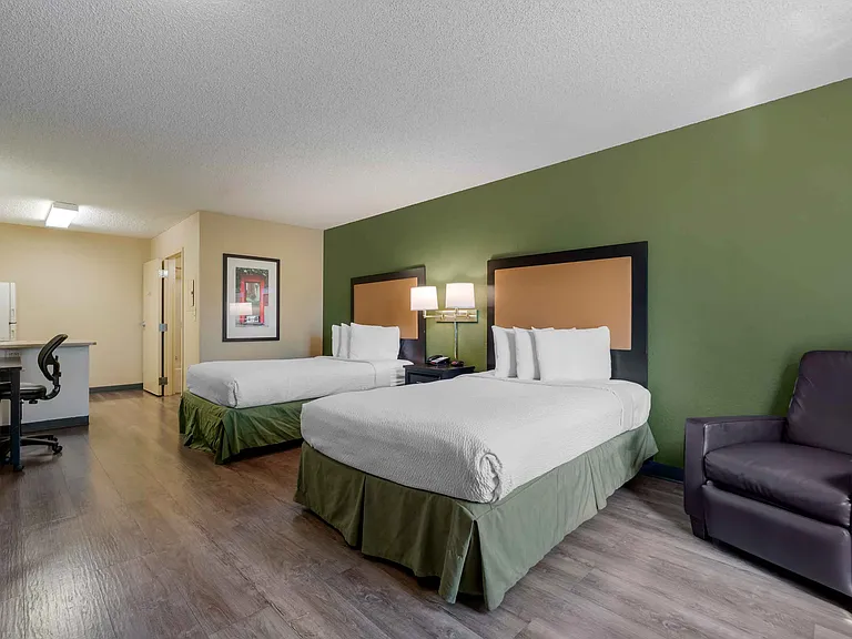 Studio Suite - 2 Full Beds