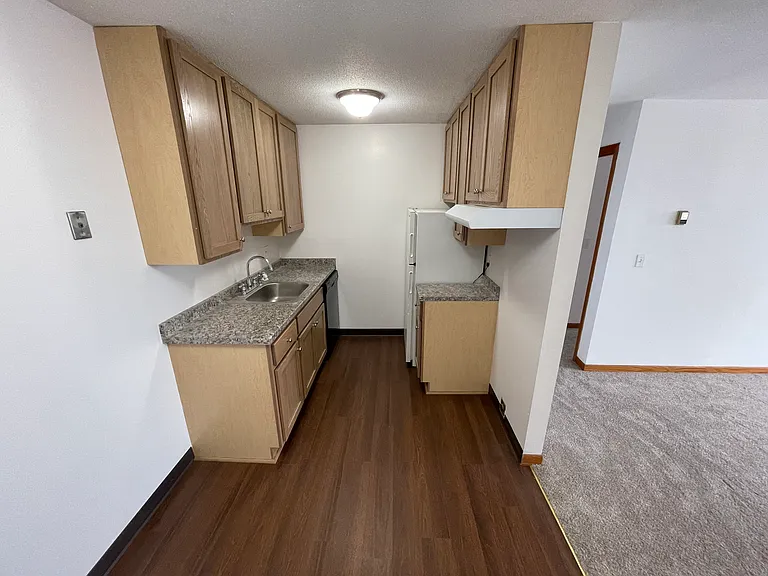 River Terrace Apartments — Photo 12