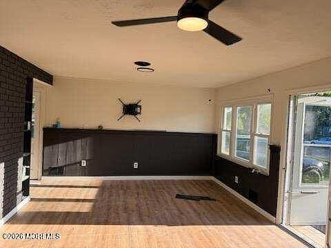 2nd image of 33 Stagecoach Rd