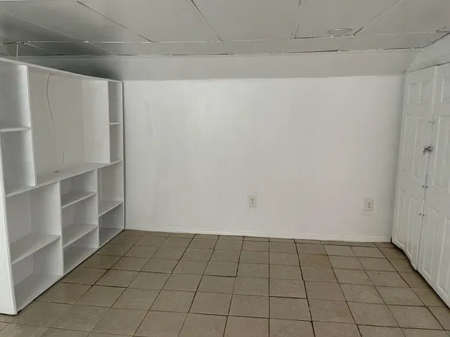 Spacious Lower-Level 2-Bedroom Apartment with Water Included — Photo 3
