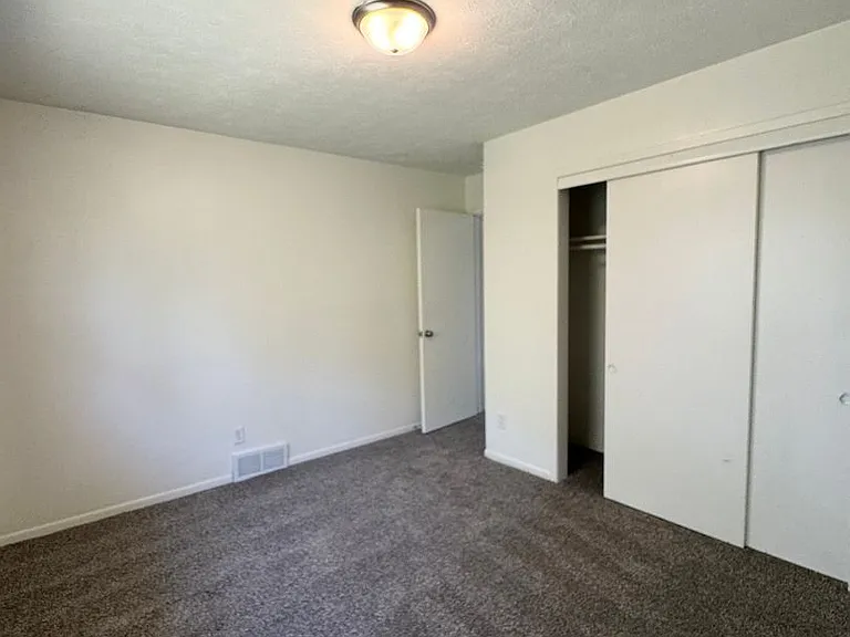4874 Robin Dr — Photo 10