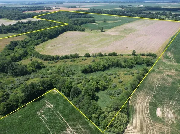 10898 Regency Rd, Carlinville, IL 62626