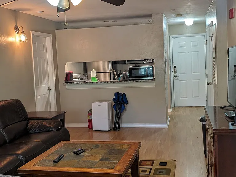 4000 SW 23rd St #4-302 — Photo 3