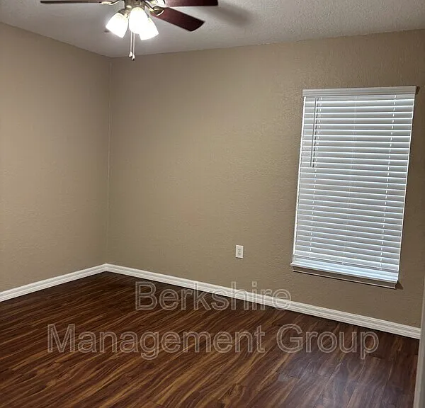 2405 Avenue C SW #A — Photo 4