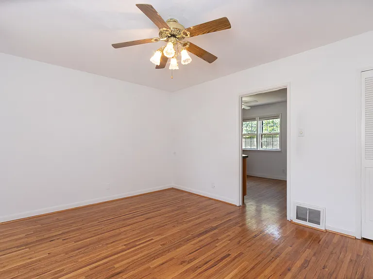9046 Southview Ln — Photo 3