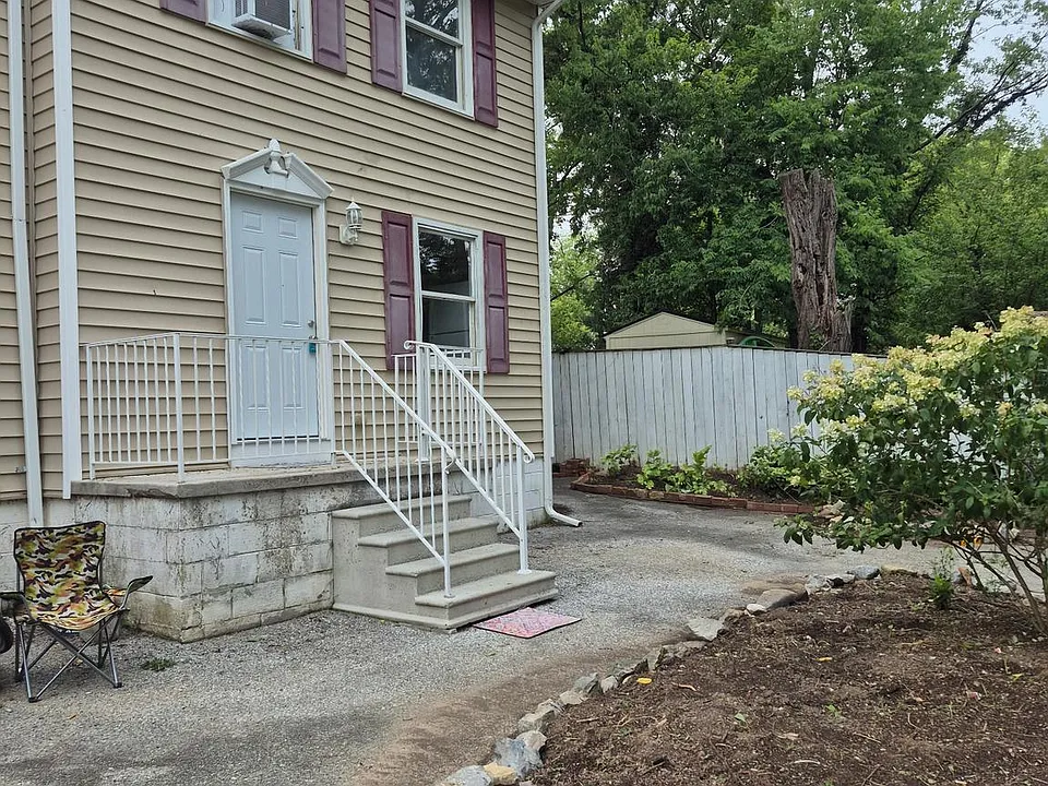 17 Mason Ct #4
