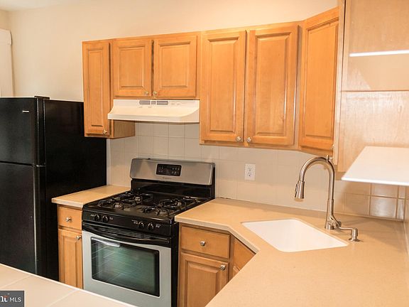 4th image of 2210 E York St #12-1R