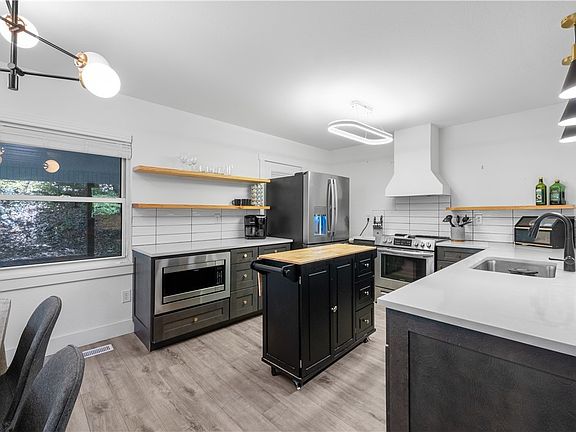 4th image of 1 Smith Ln