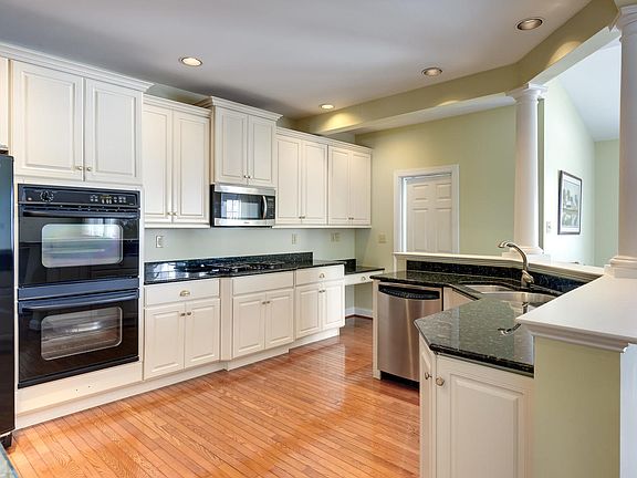 5th image of 414 Vineyard Ln