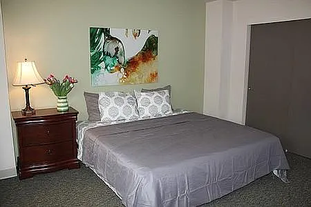 Catalina Apartments — Photo 17