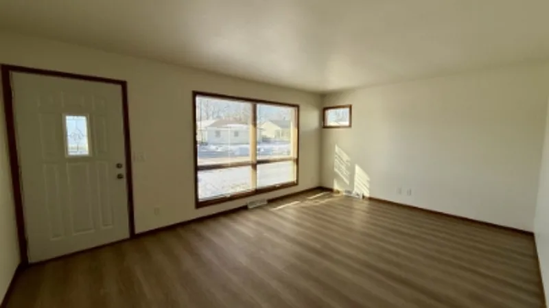2 bed, 1.0 bath, $1,299 — Photo 4