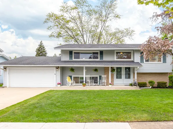 344 Dorchester Ln, Elk Grove Village, IL 60007