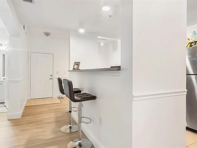 533 NE 3rd Ave — Photo 7