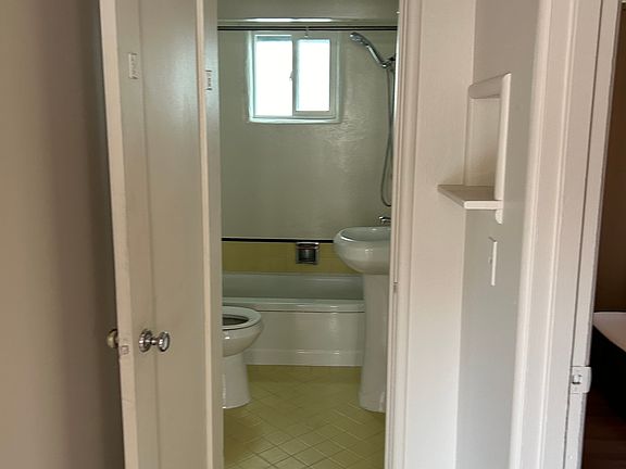 4th image of 350 Van Buren St #D