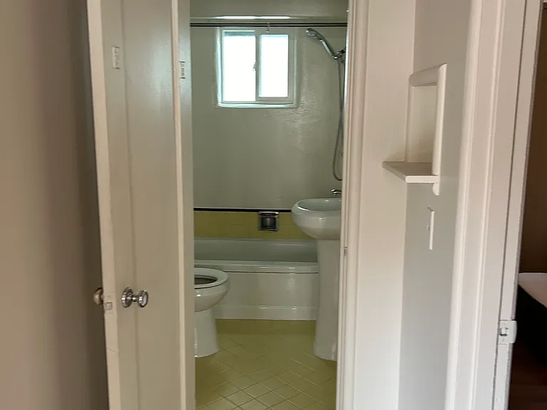 350 Van Buren St #D — Photo 4