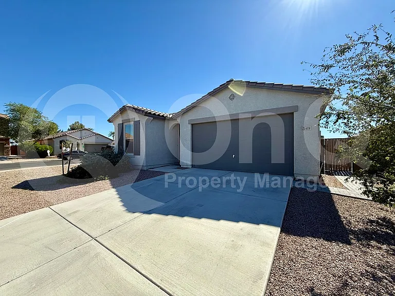 349 E Hawaii Dr — Photo 2