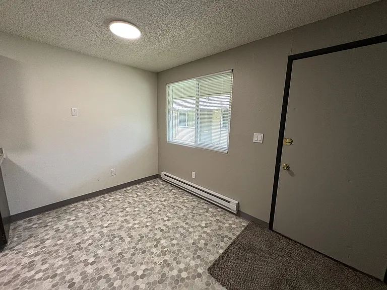 Woodshire Apartments — Photo 10