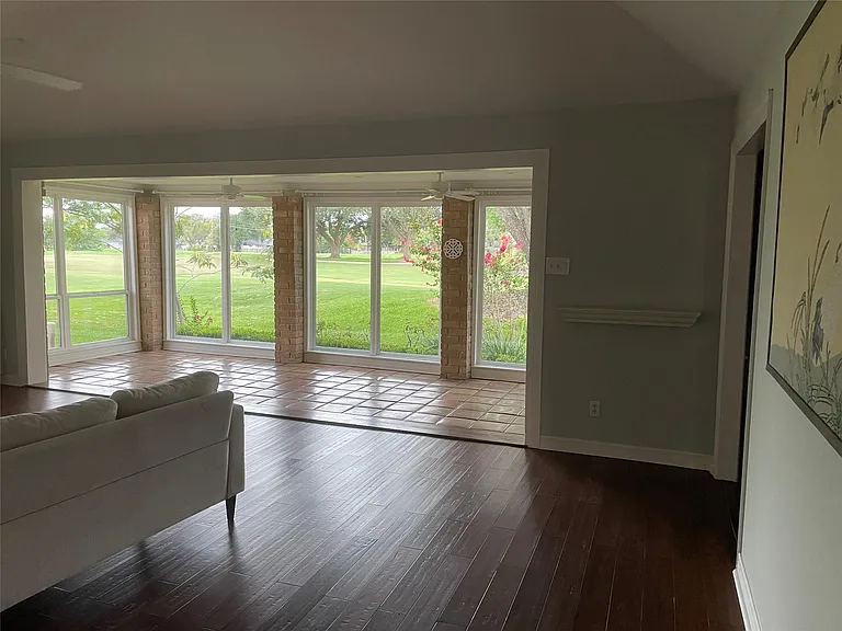 314 Fox Briar Ln — Photo 4