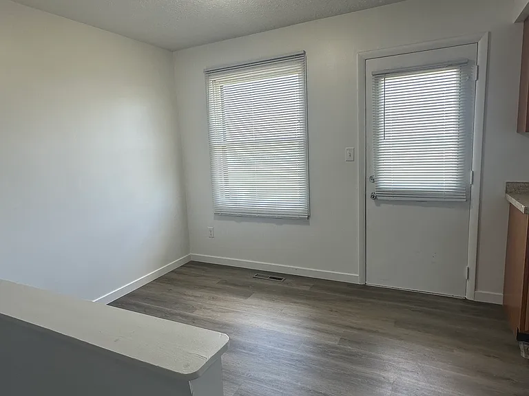 1355 Brookside Ct — Photo 4