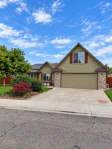 1050 E Sharptail St