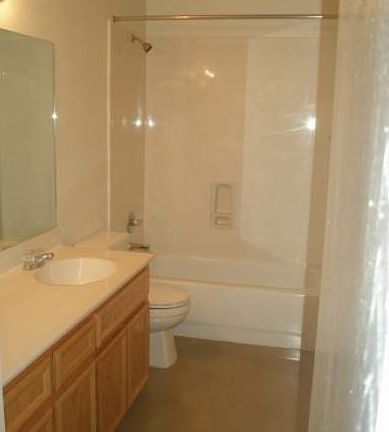 4th image of 221 W Dove Ln APT 102
