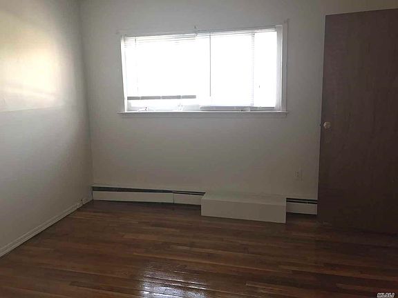 4th image of 72 Nassau Blvd #2