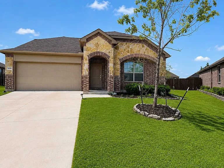 8432 Butterfly Ln — Photo 1