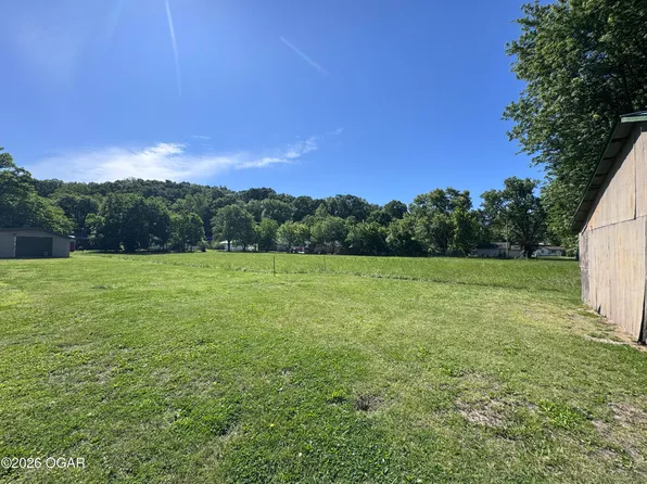 102 Walnut St, Seneca, MO 64865