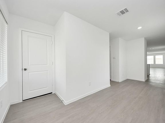 5th image of 1218 Charlotte Way