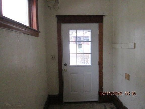 3rd image of 921 Franklin St SE