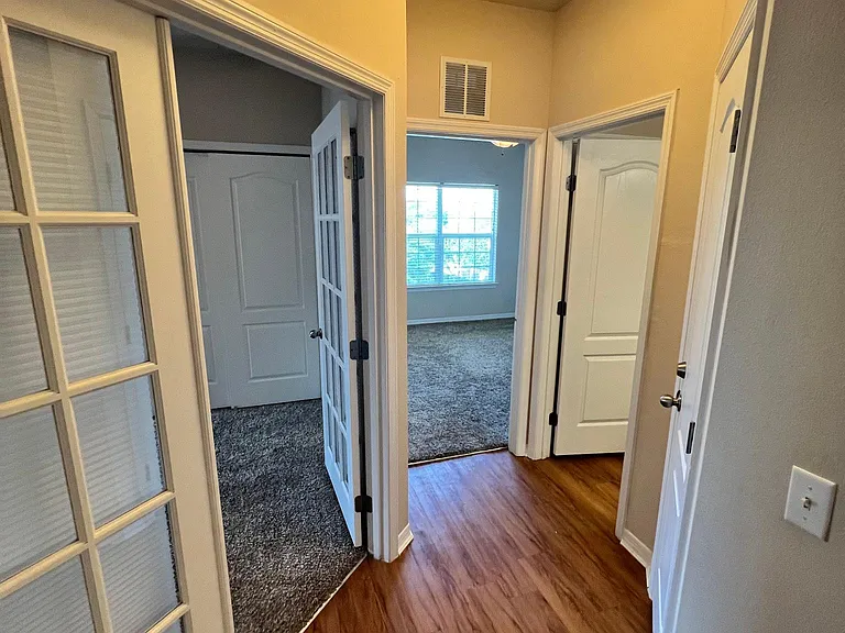 1410 Villa Capri Cir #306 — Photo 15
