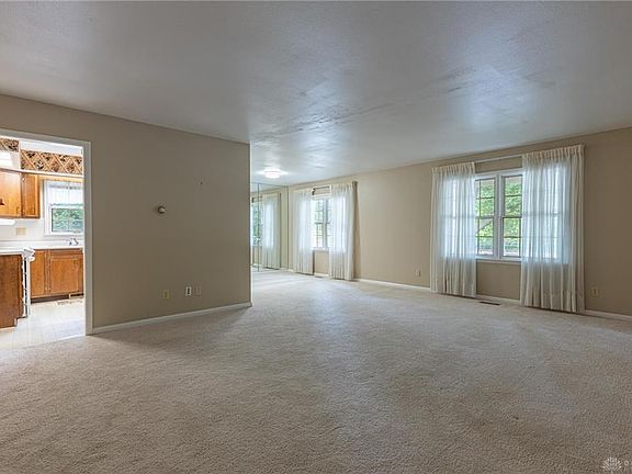 4th image of 703 Far Hills Ave
