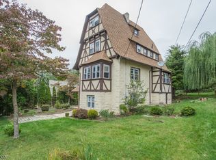 14 Mountain Rd, Wayne, NJ 07470