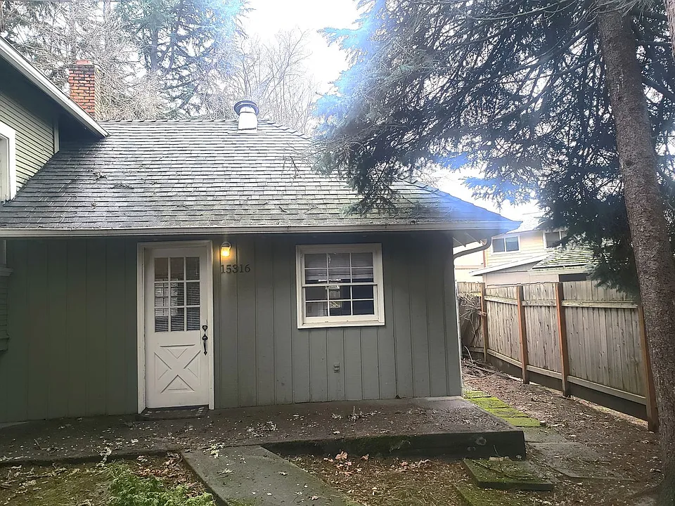15316 SE East Ave