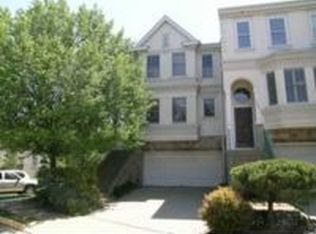 12807 Dogwood Hills Ln, Fairfax, VA 22033
