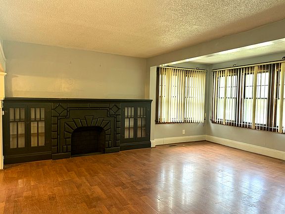 3rd image of 49 Oakmont Ave #Lwr