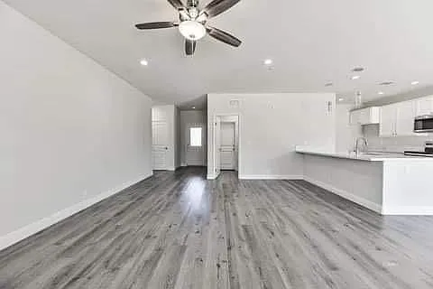 401 Abigail St — Photo 2