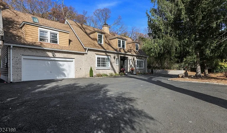 89 East Dr — Photo 1