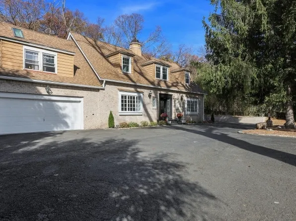 89 East Dr, Watchung, NJ 07069