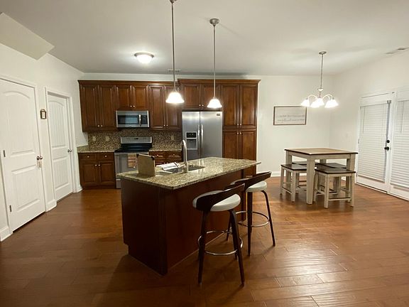 3rd image of 544 Scenic Dr