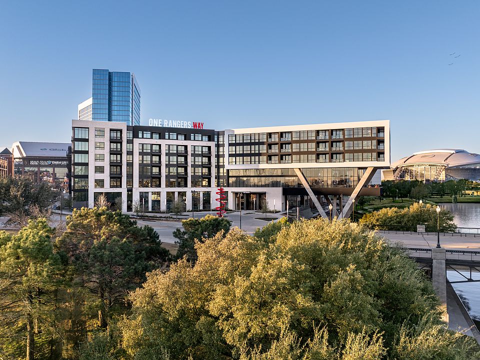 One Rangers Way is located in the Arlington Entertainment District. It is steps away from Globe Life Field and AT&T Stadium.