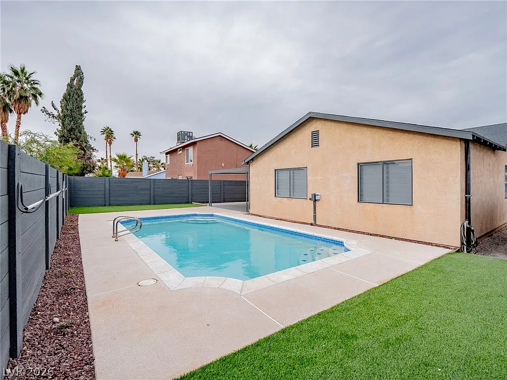 4 bed, 2.0 bath, 1337 sqft, $2,650 — Photo 2