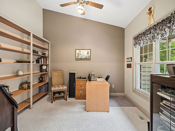 3rd image of 37 Homberg Ln
