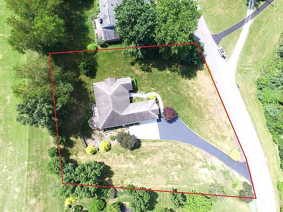 4th image of 200 Golf Club Ln