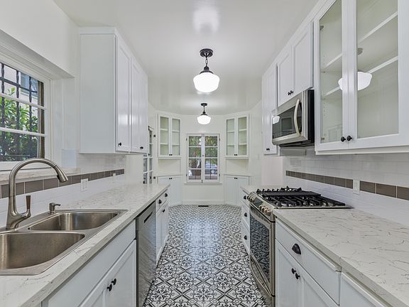 3rd image of 1107 S Crescent Heights Blvd