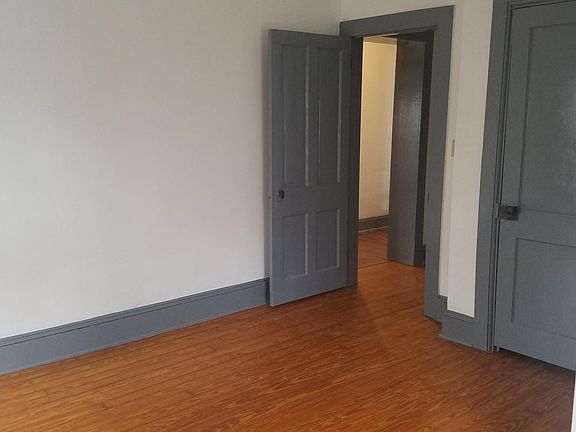 3rd image of 113 Linden Ave #1/2