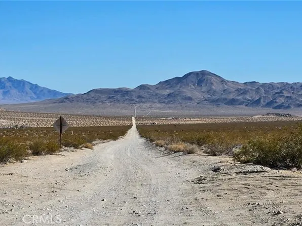 800 Green Rock Mine Rd, Lucerne Valley, CA 92356